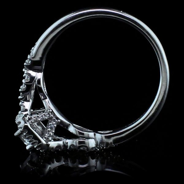 Emerald Cut Halo Style Diamond Engagement Ring Image 3 Geralds Jewelry Oak Harbor, WA