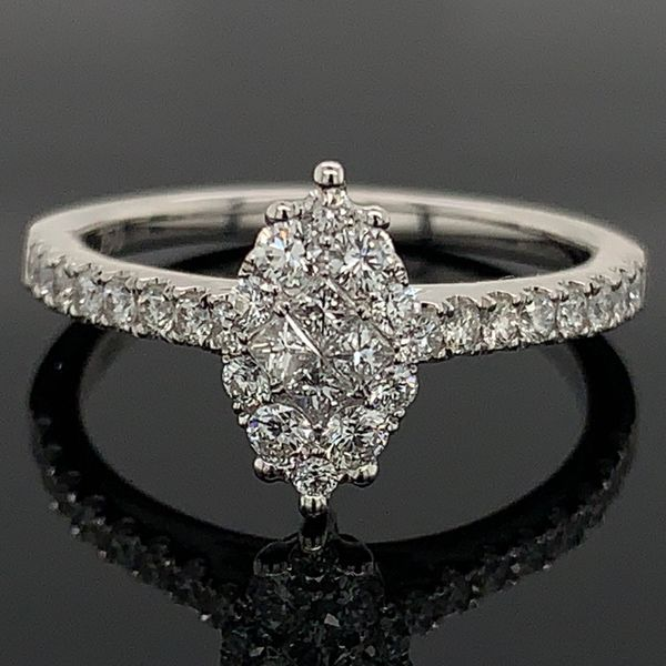 18K White Gold and Diamond Engagement Ring Geralds Jewelry Oak Harbor, WA