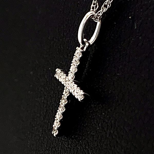 18K Diamond Cross Pendant Image 2 Geralds Jewelry Oak Harbor, WA