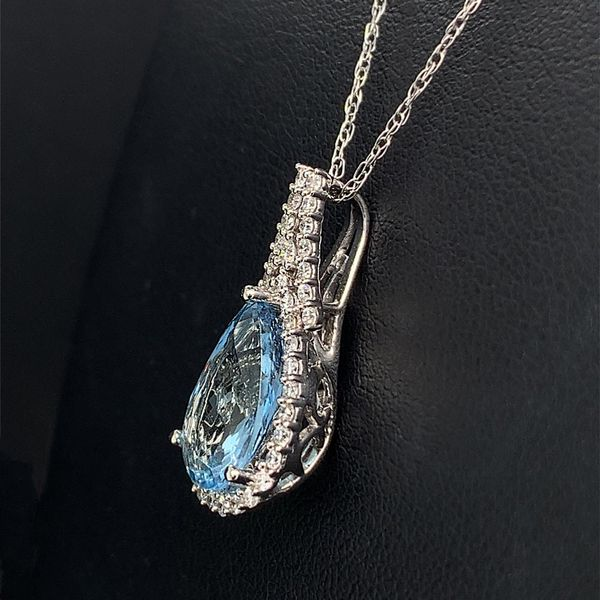 Aquamarine and Diamond Pendant Image 2 Geralds Jewelry Oak Harbor, WA