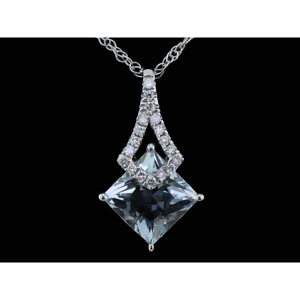 Aquamarine and Diamond Pendant Geralds Jewelry Oak Harbor, WA