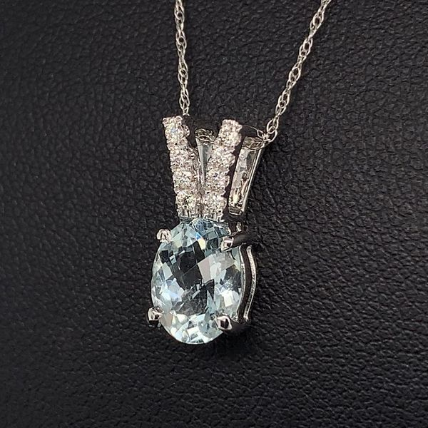 Aquamarine and Diamond Pendant Image 2 Geralds Jewelry Oak Harbor, WA