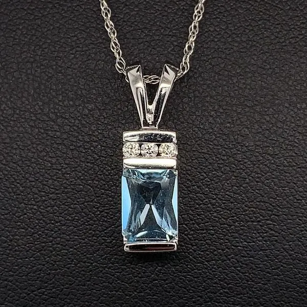 Aquamarine and Diamond Pendant Geralds Jewelry Oak Harbor, WA