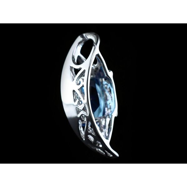 Swiss Blue Topaz Pendant Image 2 Geralds Jewelry Oak Harbor, WA