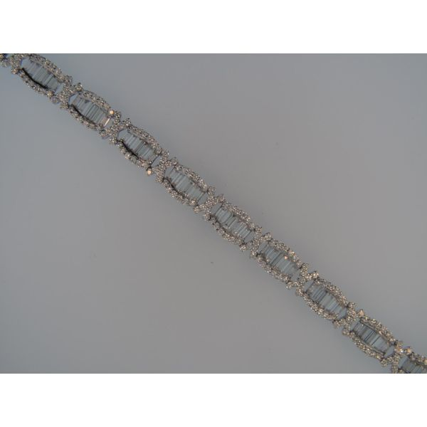 Lady's 18K White Gold Bracelet W/396 Diamonds Orin Jewelers Northville, MI