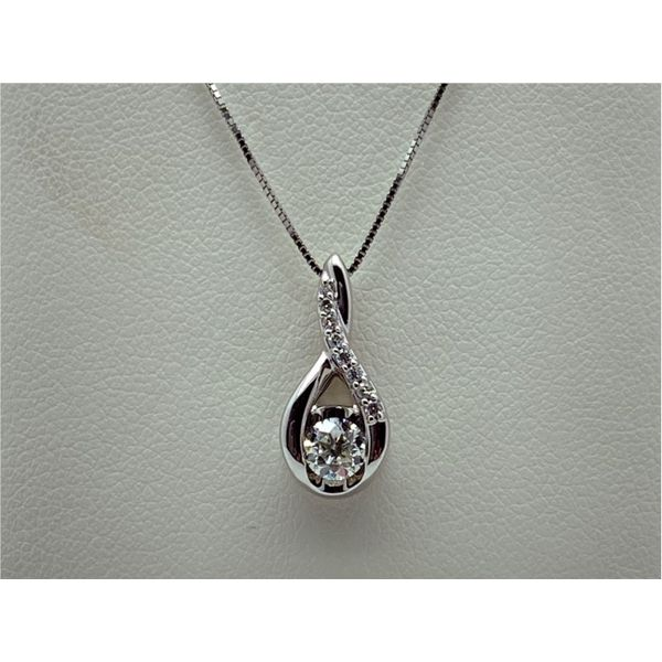 14k white gold and diamond drop pendant Roberts Jewelers Jackson, TN