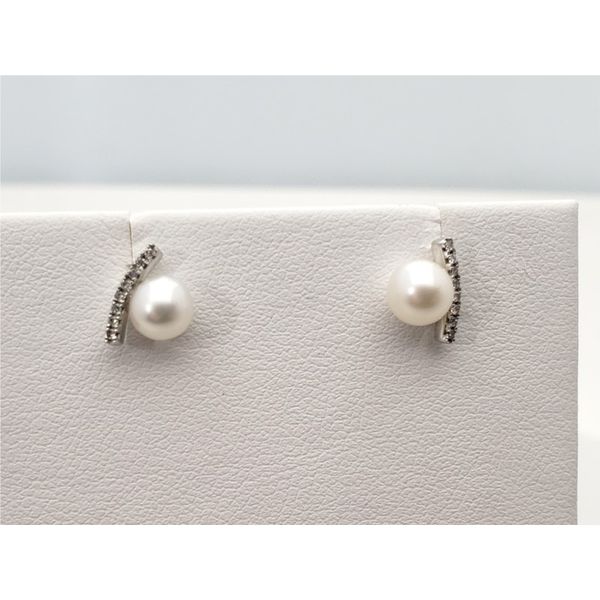 14k white gold and pearl earrings Roberts Jewelers Jackson, TN