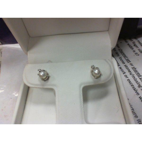 Earrings Nick T. Arnold Jewelers Owensboro, KY