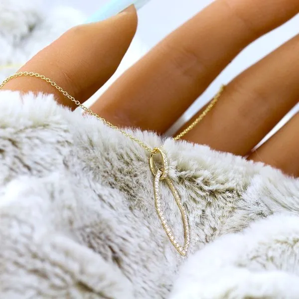 Parade In Fashion Pendant Image 2 Studio D Jewelers Woodstock, IL