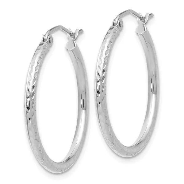 Leslie's 14k White Gold Diamond-cut 2mm Round Tube Hoop Earrings Image 2 Diamond Design Jewelers Somerset, KY