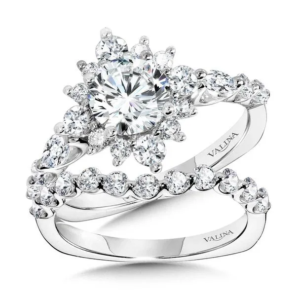 Statement Star Halo Diamond Engagement Ring Image 3 Diamond Design Jewelers Somerset, KY