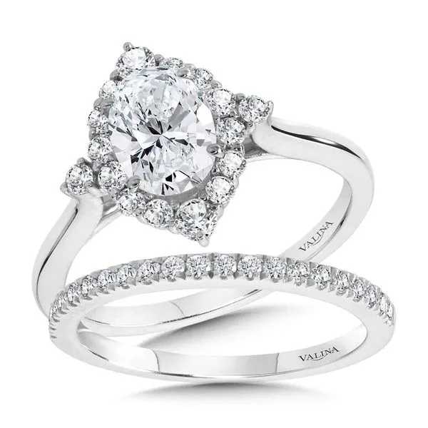 Four-Pointed Oval-Cut Diamond Halo Engagement Ring Image 3 Gold Mine Jewelers Jackson, CA