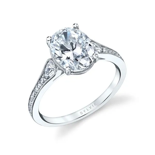 Women's Oval Cut Unique Engagement Ring - Esmeralda Diamond Showcase Longview, WA