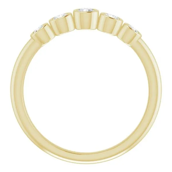 Graduated Bezel-Set Ring Image 2 Hopman Jewelers Elkhart, IN