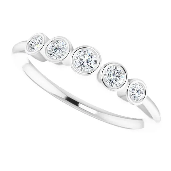 Graduated Bezel-Set Ring Image 5 Rasmussen Jewelers Spanish Fork, UT