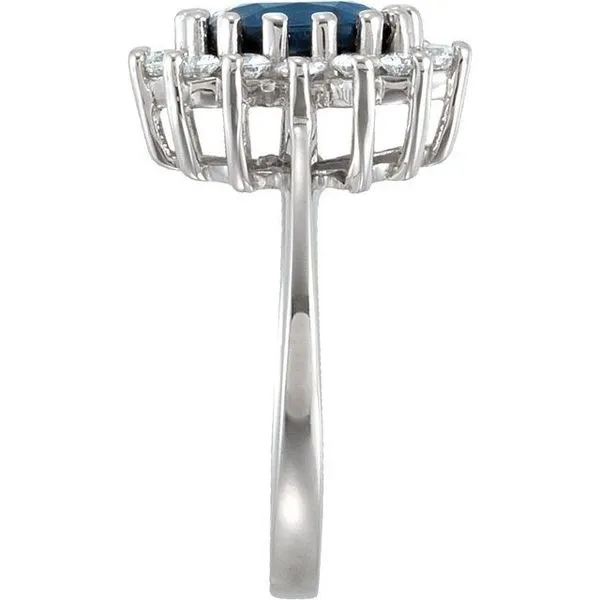 Halo-Style Ring Image 4 Hart's Jewelers Grants Pass, OR