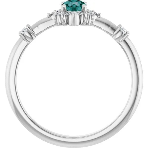Halo-Style Ring Image 2 Hart's Jewelers Grants Pass, OR