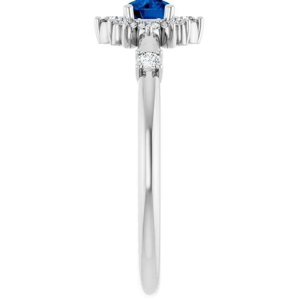 Halo-Style Ring Image 4 Hart's Jewelers Grants Pass, OR