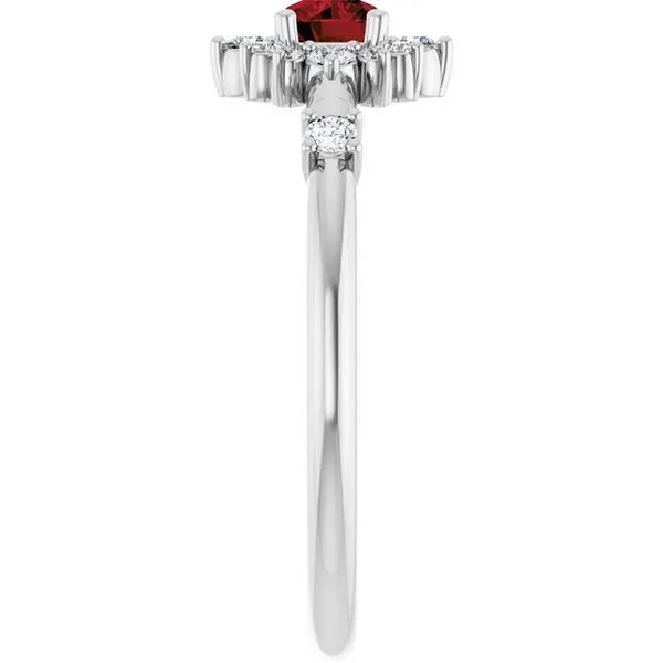 Halo-Style Ring Image 4 Hart's Jewelers Grants Pass, OR