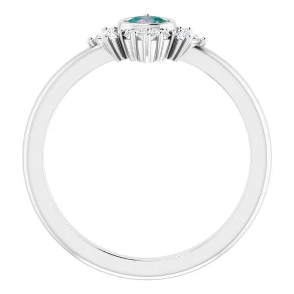 Halo-Style Ring Image 2 Hart's Jewelers Grants Pass, OR