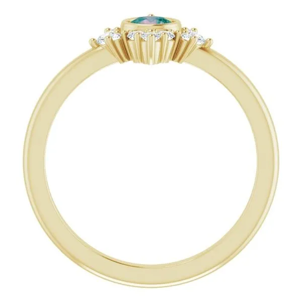 Halo-Style Ring Image 2 Hart's Jewelers Grants Pass, OR