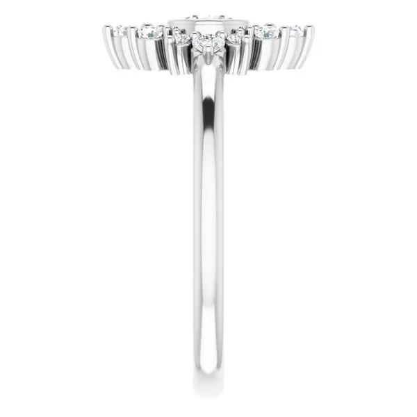 Halo-Style Ring Image 4 Hart's Jewelers Grants Pass, OR