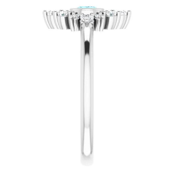 Halo-Style Ring Image 4 Hart's Jewelers Grants Pass, OR