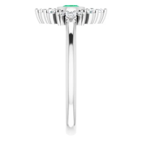 Halo-Style Ring Image 4 Hart's Jewelers Grants Pass, OR