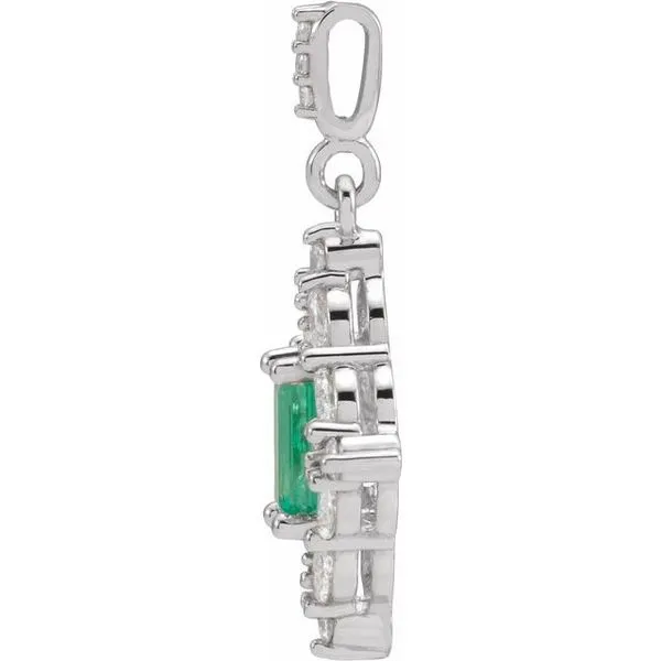 Halo-Style Pendant Image 2 Smith Jewelers Franklin, VA