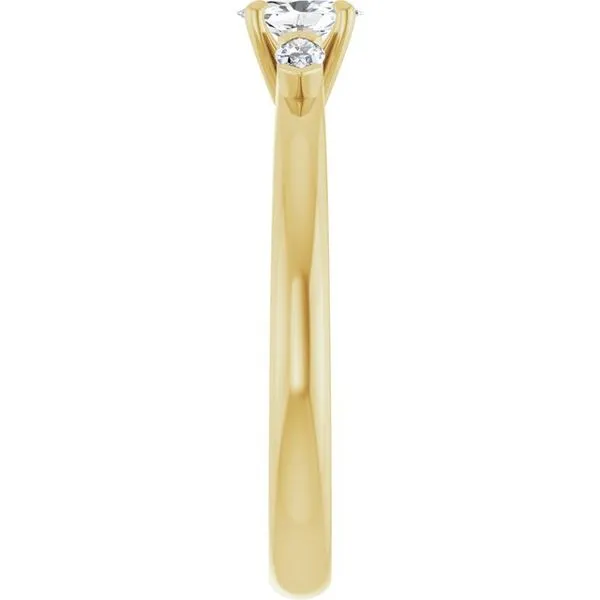Claw-Prong Three-Stone Engagement Ring Image 4 Austin's Fine Diamonds & Jewelry Lyndhurst, NJ