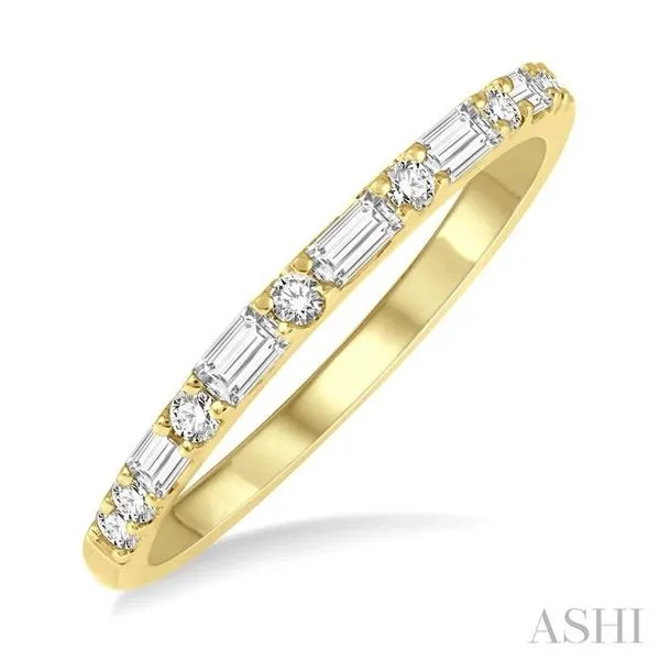 1/3 Ctw Alternating Baguette and Round Cut Diamond Wedding Band in 14K Yellow Gold Hart's Jewelers Grants Pass, OR
