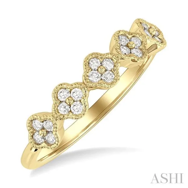 1/4 Ctw Clover Motif Round Cut Diamond Fashion Ring in 14K Yellow Gold Hart's Jewelers Grants Pass, OR