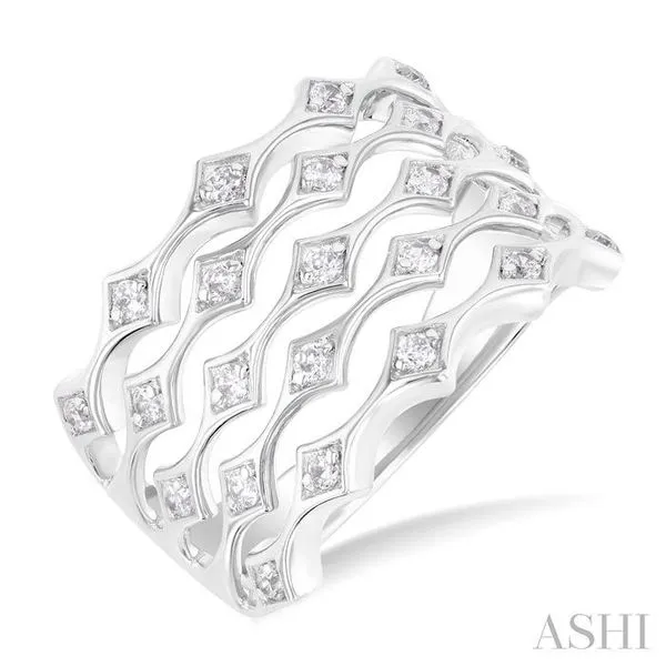 1/3 Ctw 5-Row Kite-Shaped Link Round Cut Diamond Wide Fashion Band in 14K White Gold Hart's Jewelers Grants Pass, OR