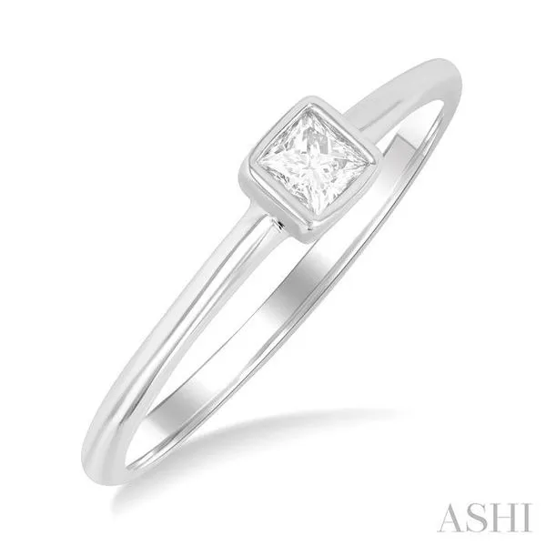 1/6 Ctw Petite Bezel Set Round Cut Diamond Fashion Ring in 10K White Gold Hart's Jewelers Grants Pass, OR