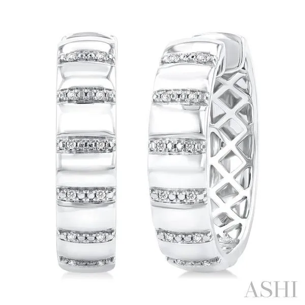 1/10 Ctw Ribbed Round Cut Diamond Bold Fashion Hoop Earring in Sterling Silver Hart's Jewelers Grants Pass, OR