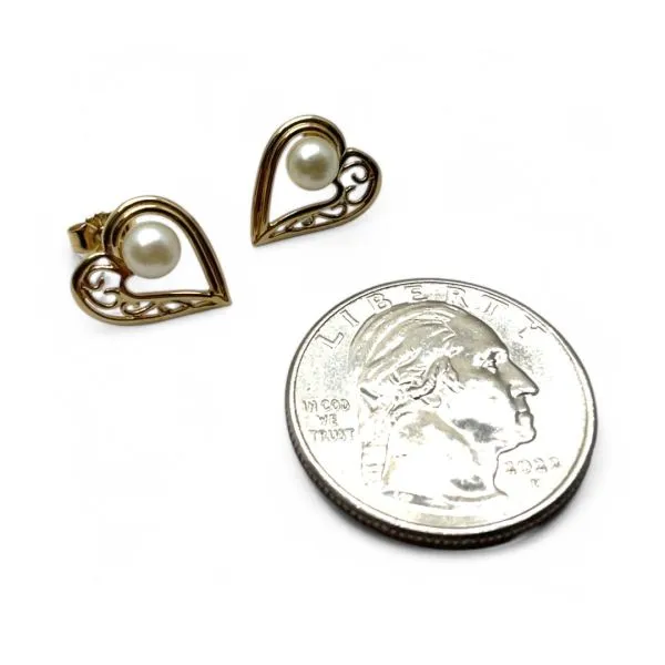 14k Yellow Gold Cream Colored Freshwater Pearl Heart Earrings