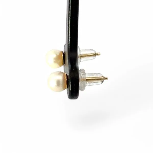 14k Yellow Gold Cream Colored Freshwater Pearl Stud Earrings