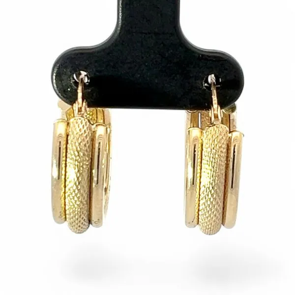 14k Yellow Gold 17.2mm Wide Oval Hoop Earrings with Hinged Backs