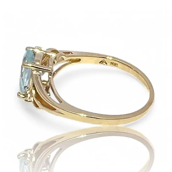 10k Yellow Gold Aquamarine and Brilliant Cut Diamond Ring Size 10