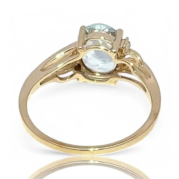 10k Yellow Gold Aquamarine and Brilliant Cut Diamond Ring Size 10