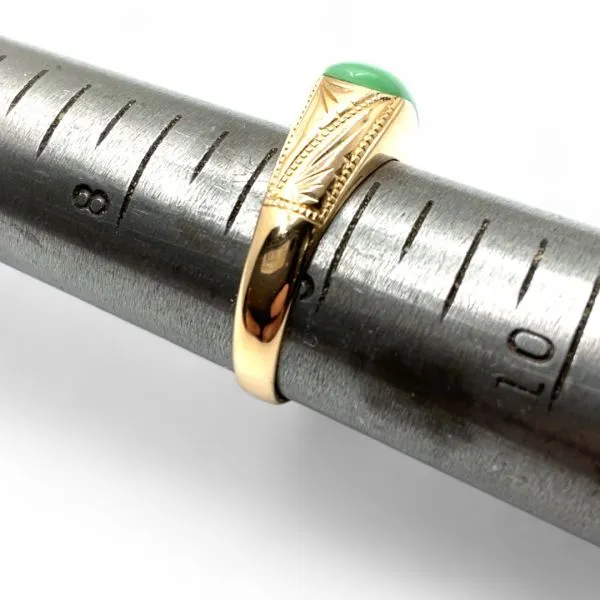 18k Yellow Gold Green Stone Signet Ring Size 9