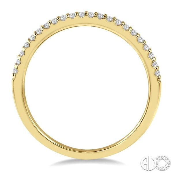 1/5 Ctw Round Cut Diamond Wedding Band in 14K Yellow Gold Image 3 Becker's Jewelers Burlington, IA