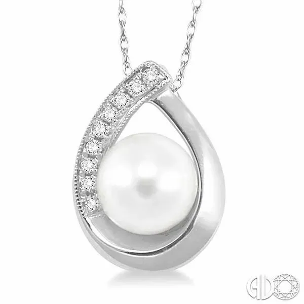 Aura round brilliant diamond pendant