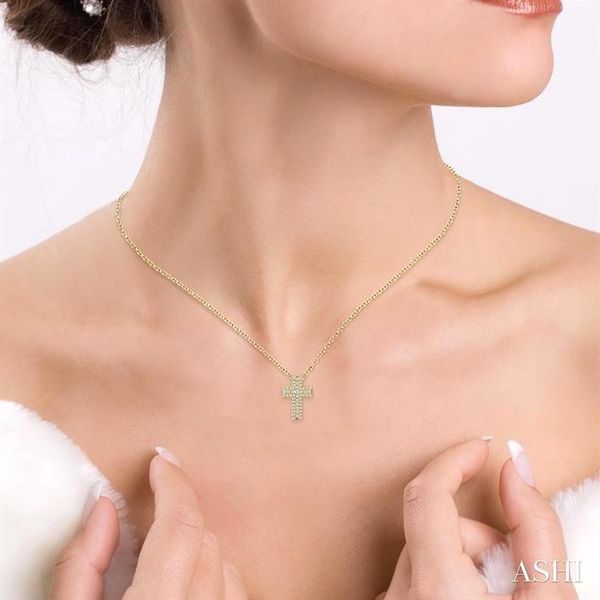 1/4 Ctw Cross Round Cut Diamond Fashion Pendant With Chain in 14K Yellow Gold Image 4 Becker's Jewelers Burlington, IA