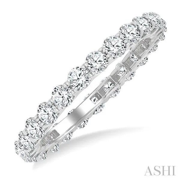 1/2 ctw Round Cut Diamond Eternity Band in 14K White Gold