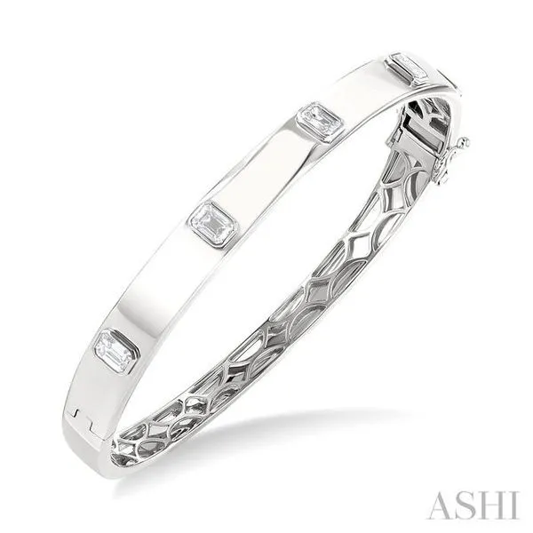 1 1/2 Ctw Bezel Set Emerald Cut Diamond Bangle in 14K Whi...