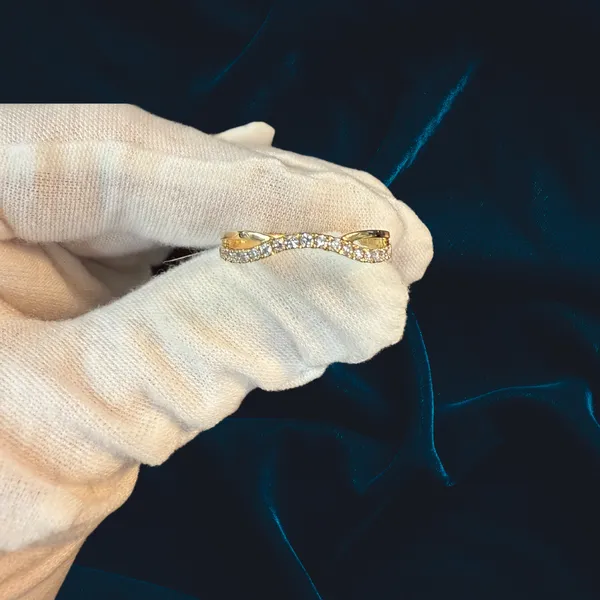 Womens Diamond Wedding Band