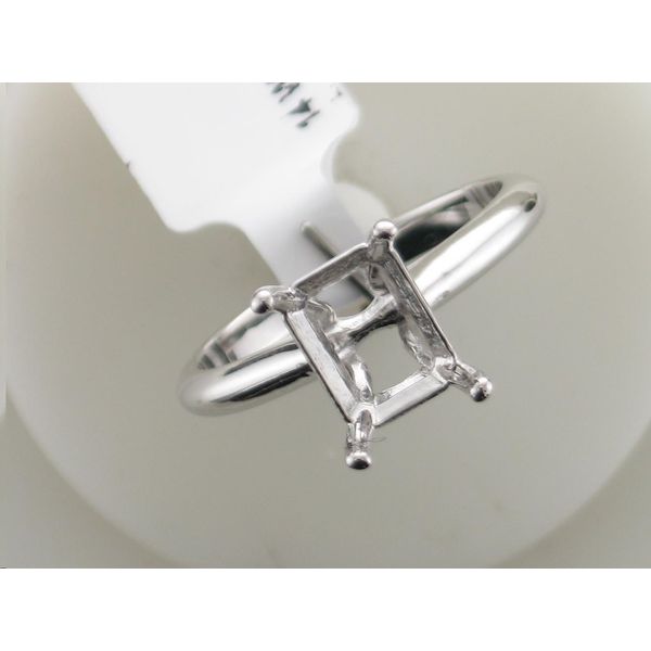 Solitaire Engagement Ring Mounting Image 2 Adler's Diamonds Saint Louis, MO