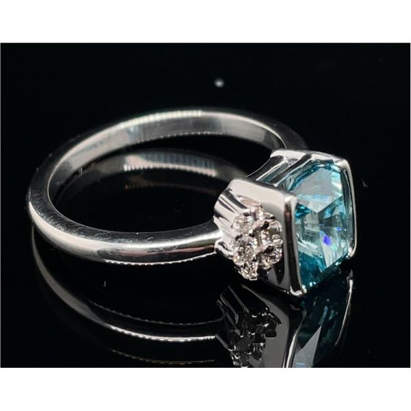 Women's Gemstone Fashion Ring Image 2 Anthony Jewelers Palmyra, NJ