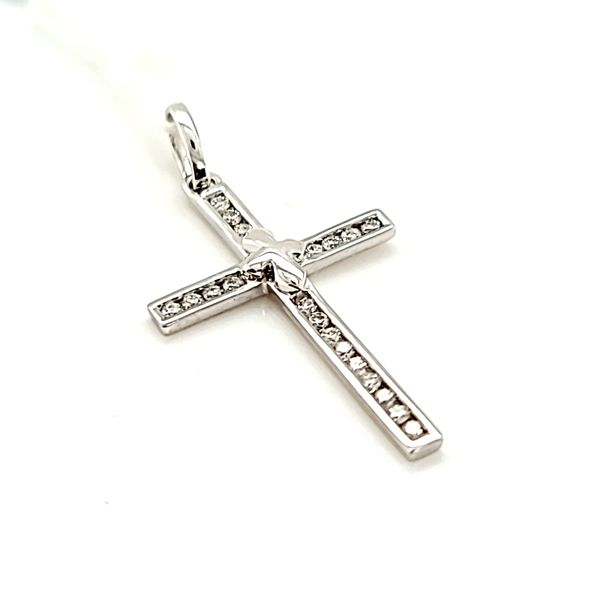 18k White Gold Diamond Cross Pendant Image 2 Arezzo Jewelers Elmwood Park, IL